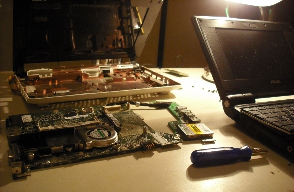  Oprava a čištění netbooku Acer Aspire Praha